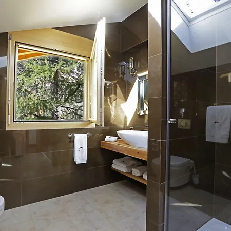 كرانس لوكشري لودجز شاليه *